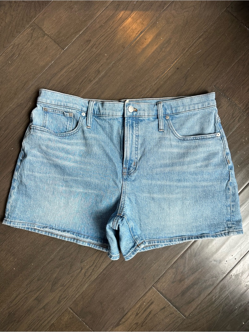Madewell Light Wash The Perfect Mid-Length Jean Short Size 33